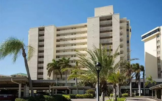 Siesta Beach Retreat Poolside 2BR Condo