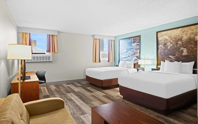 Super 8 by Wyndham Thunder Bay