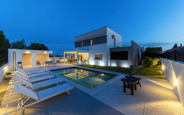 Alba Family Home