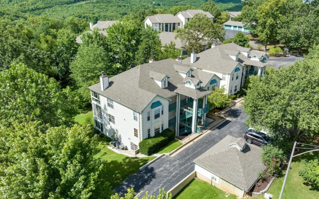 Premiere Pointe 2 Bedroom Condo by RedAwning