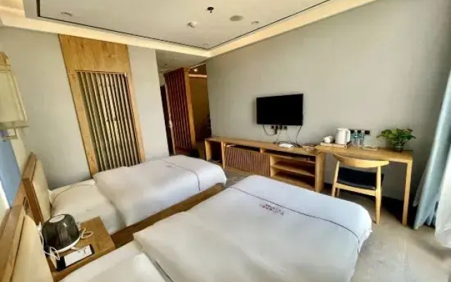 92·Nato Wisdom & Regimen Hotel