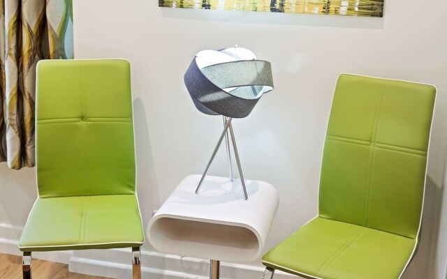 Sophisticated 2 Bed, 2 Bath apt in Angel