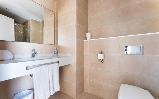 Loft studio with shared pool, near the beach