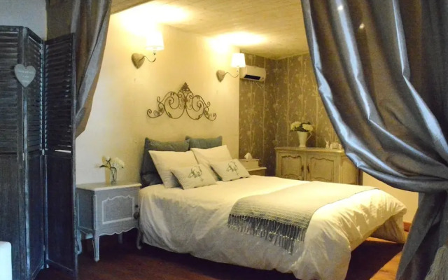 Charming Nest Cozy, Romantic, Very Comfortable, on a Square of Torgny - фото 3