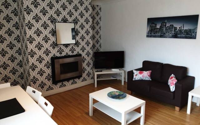 Birtley's Diamond 3 bed Apt, Sleeps 6 Guests