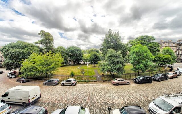 Ainslie Place Luxury Apt In Heart Of The City