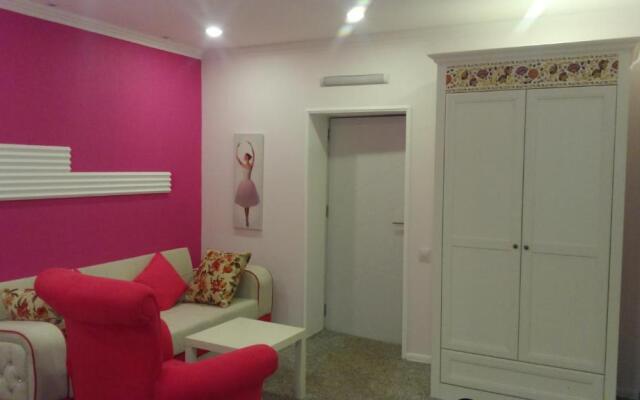 Pink Apartment near Airport