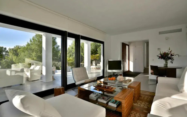 Villa With Outdoor Area