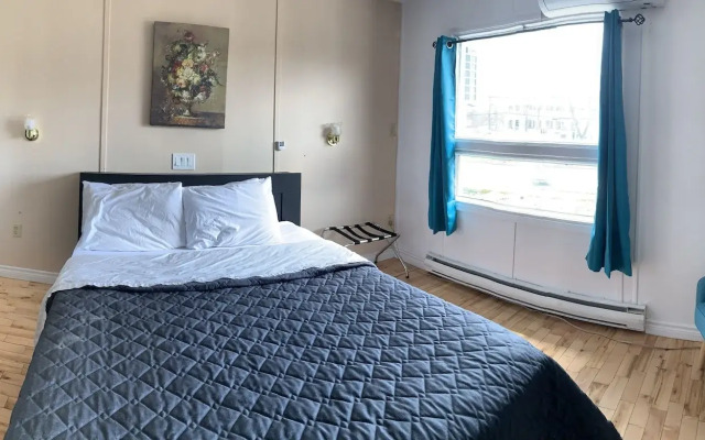 Harbourview Inn & Suites