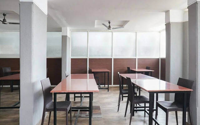 Hotel Twin Towers 1 By OYO Rooms