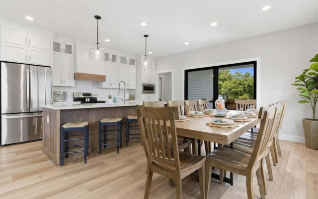 Modern Lakefront Escape The Twelve