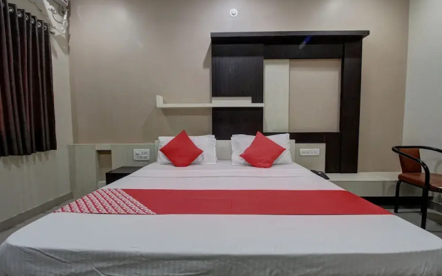 OYO 36620 Hotel Pleasant Stays