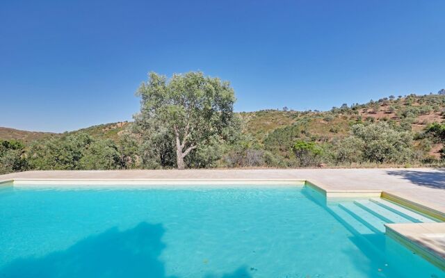 Villa Eiras Altas Grande by Portucasa