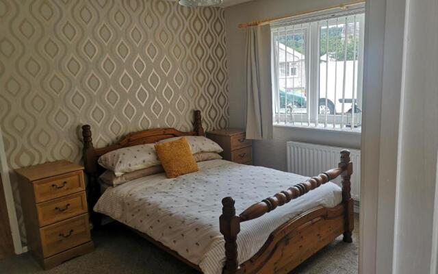 En-suite Bedroom in a quiet bungalow