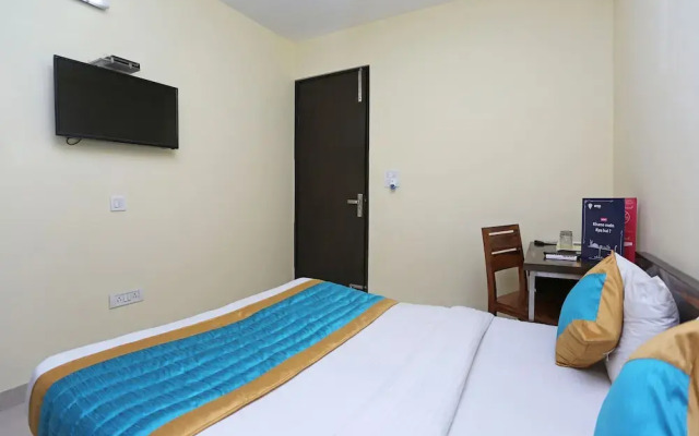 Oyo 4930 Home Stay Em Residency