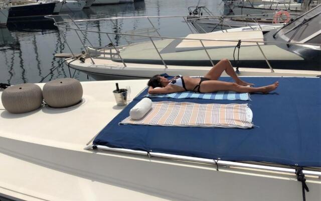 Desirè Charming House Boat