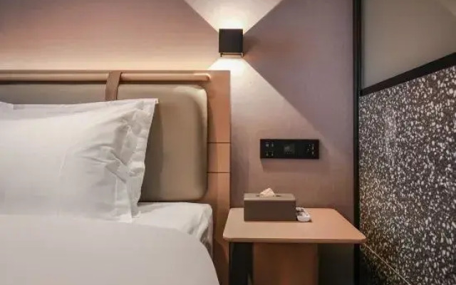 ZMAX Hotel