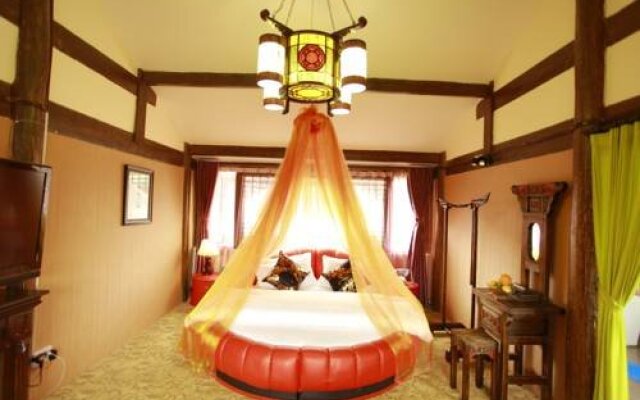 Lijiang Yunjin Yaju Courtyard Hotel