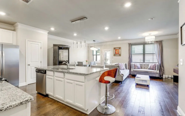 Lawrenceville Townhome w/ Community Pool Access!