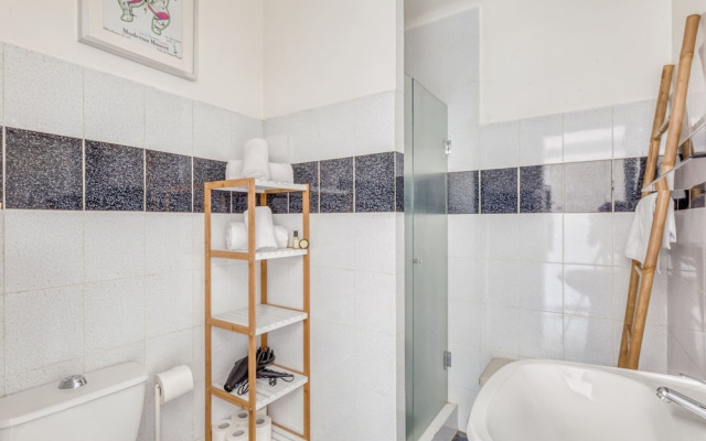 Charming Studio Apartment With Private Balcony in Cannes