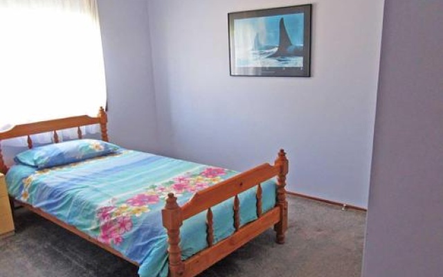 Catalina', 7 Catalina Close - Air Conditioned Large Home With Boat Parking – Guest Rooms – Nelson Bay