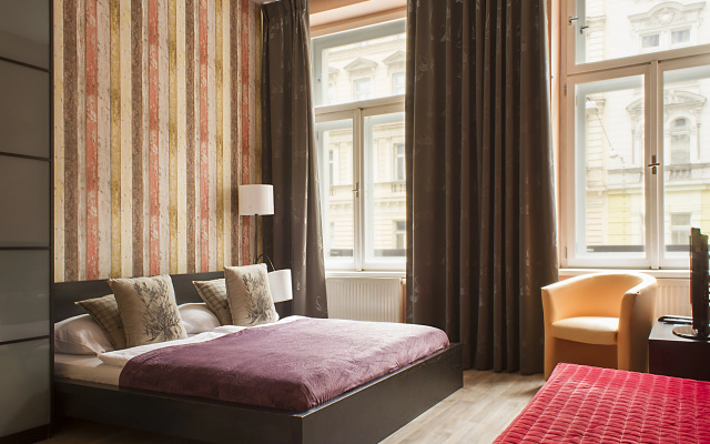 Royal Court Apartments - Image 3