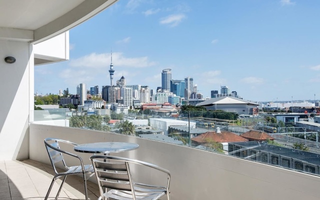 QV Auckland Resort in the city - 564 – Balcony – Auckland
