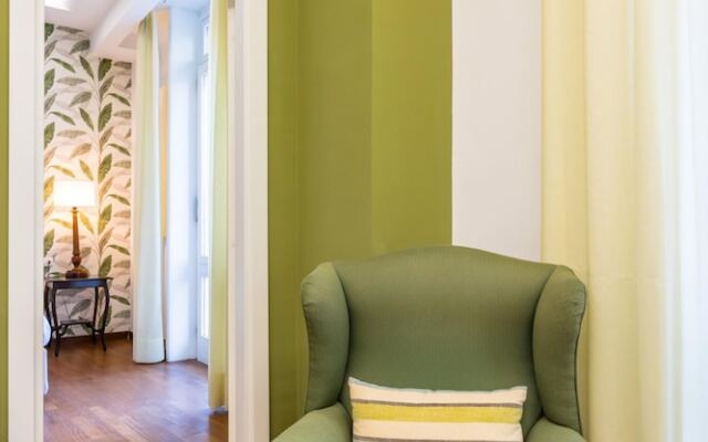 Green Tea Flat at Piazza Carit by Wonderful Italy