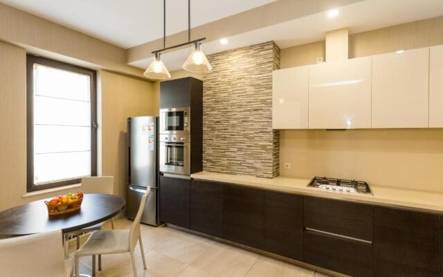 Central Cosy 5BD-5BATH Apartment