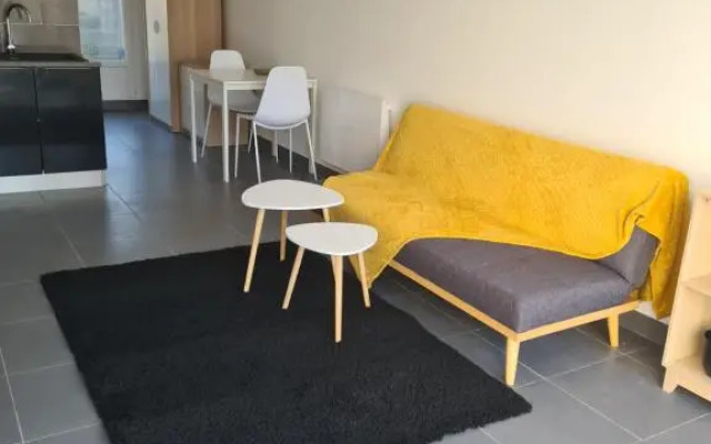 Jolie studio au calme avec jardin privatif.