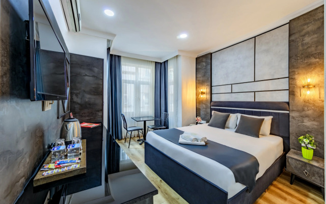 La Pazza Suites Hotel