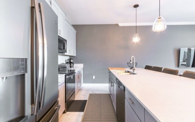 4 Bed Storey Lake Resort With Lazy River 4 Bedroom Townhouse by RedAwning