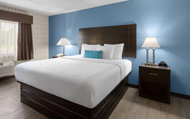 Baymont Inn and Suites by Wyndham Farmington, MO