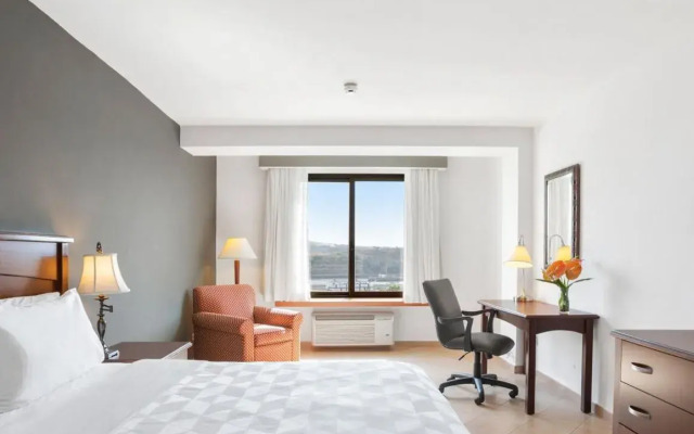 Holiday Inn Panama Canal by IHG