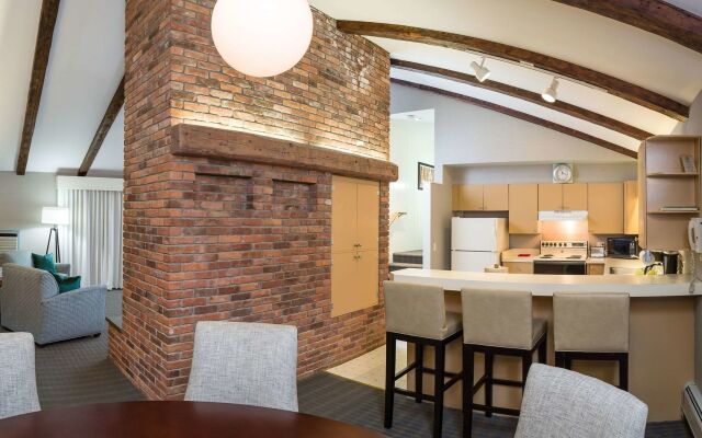 Bluebird Cady Hill Lodge