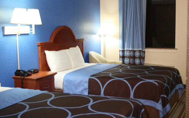 Super 8 by Wyndham San Marcos