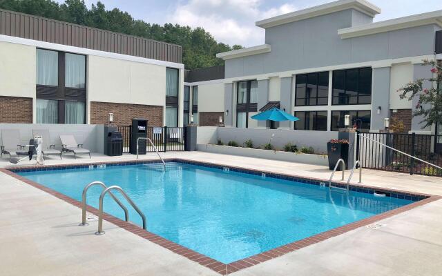 Best Western Plus Yadkin Valley Inn & Suites