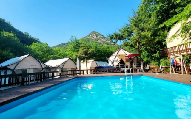 Hongcheon Coco Vivaldi Glamping Caravan