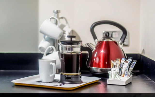 Free Parking Two Bedroom Apartment