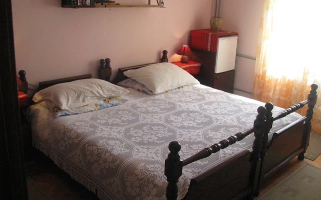 Rooms-House With Garden