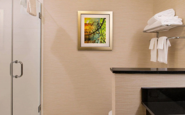 Fairfield Inn & Suites Utica