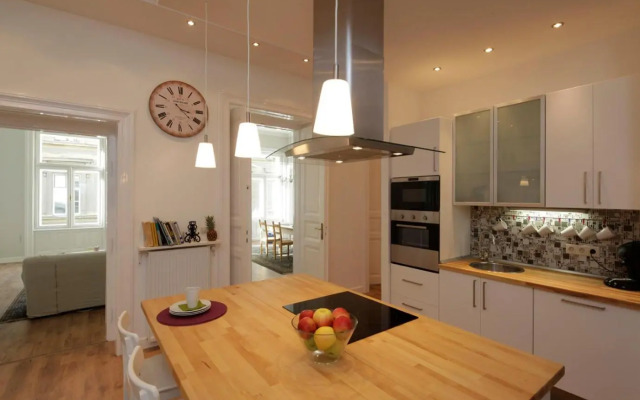 Victoria's Rooms 3 Bedroom & 3 Bathroom