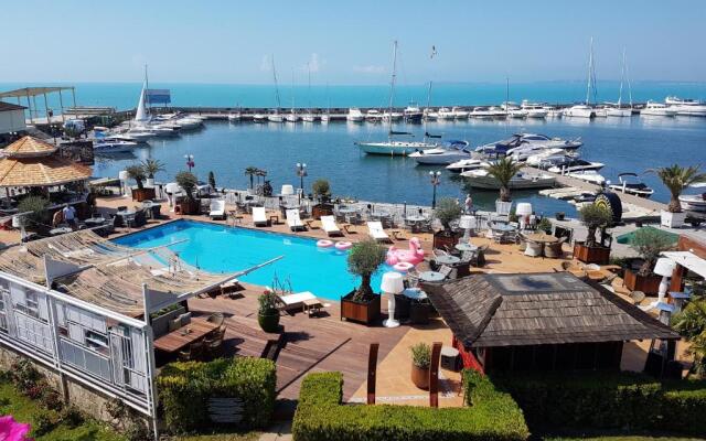 Hotel Palace Marina Dinevi