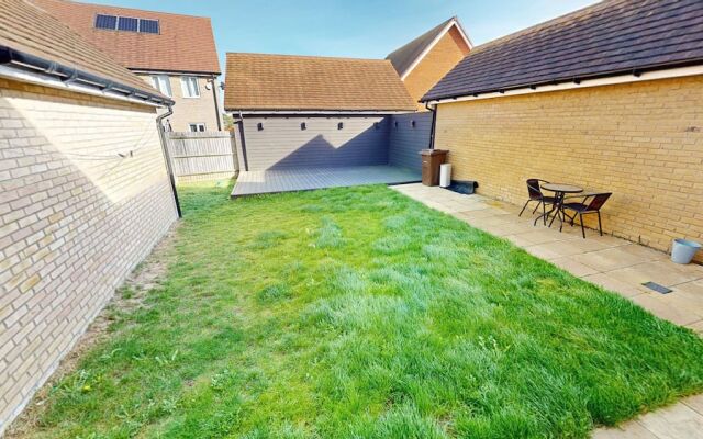 Tms Lovely 5-bed House in Stanford-le-hope