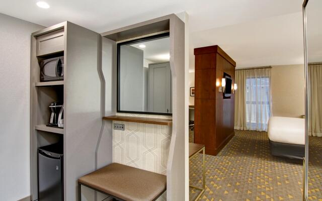 Holiday Inn Oakville Centre by IHG