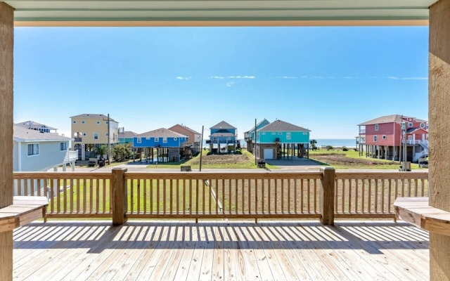 Tidewater 4 Bedroom Home by RedAwning