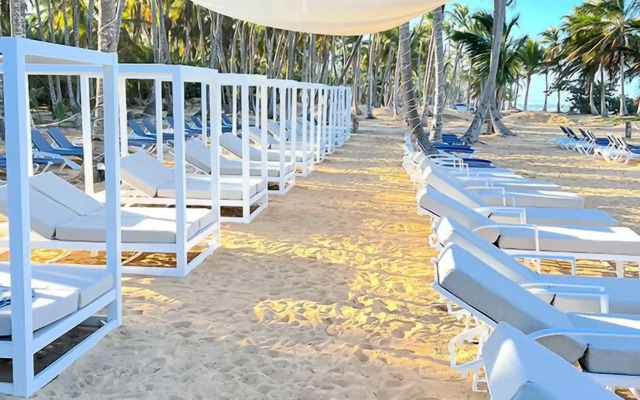 Playa Palmera Beach Resort