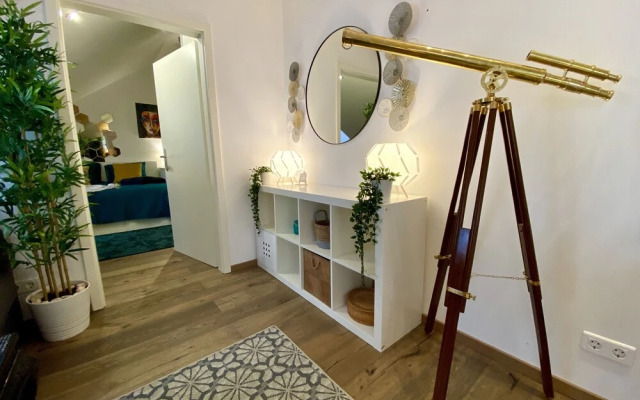 Beautiful 1BR Apt w View Historic Town