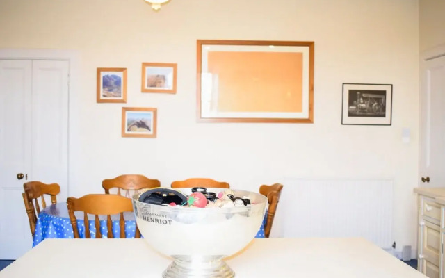 Beautiful & Bright Three Bedroom Home