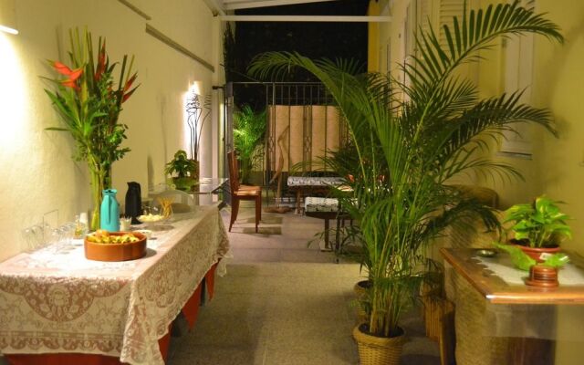 Casa Amarela Guest House - ZONA SUL